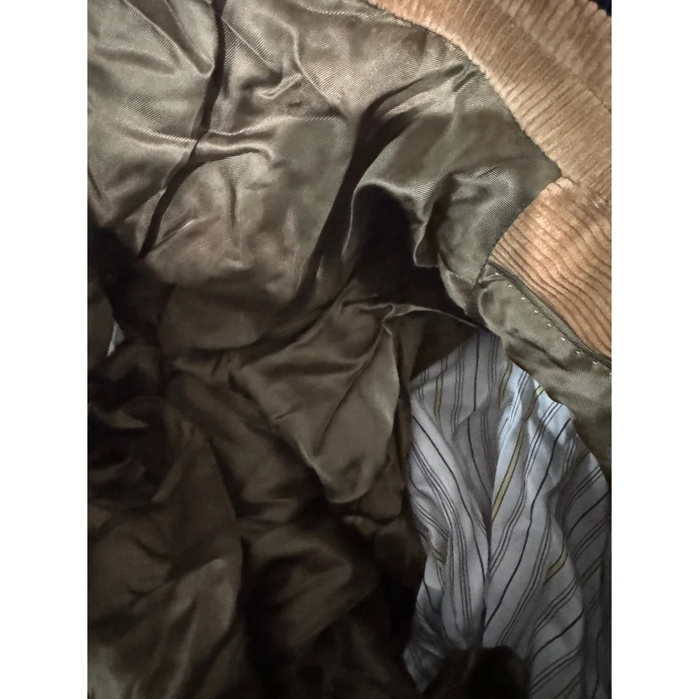 Banana Republic details brand